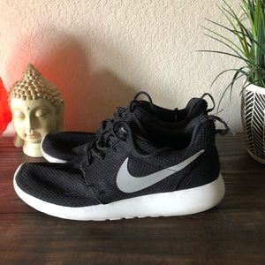 ❗️PRICE REDUCED❗️ Nike Roshe